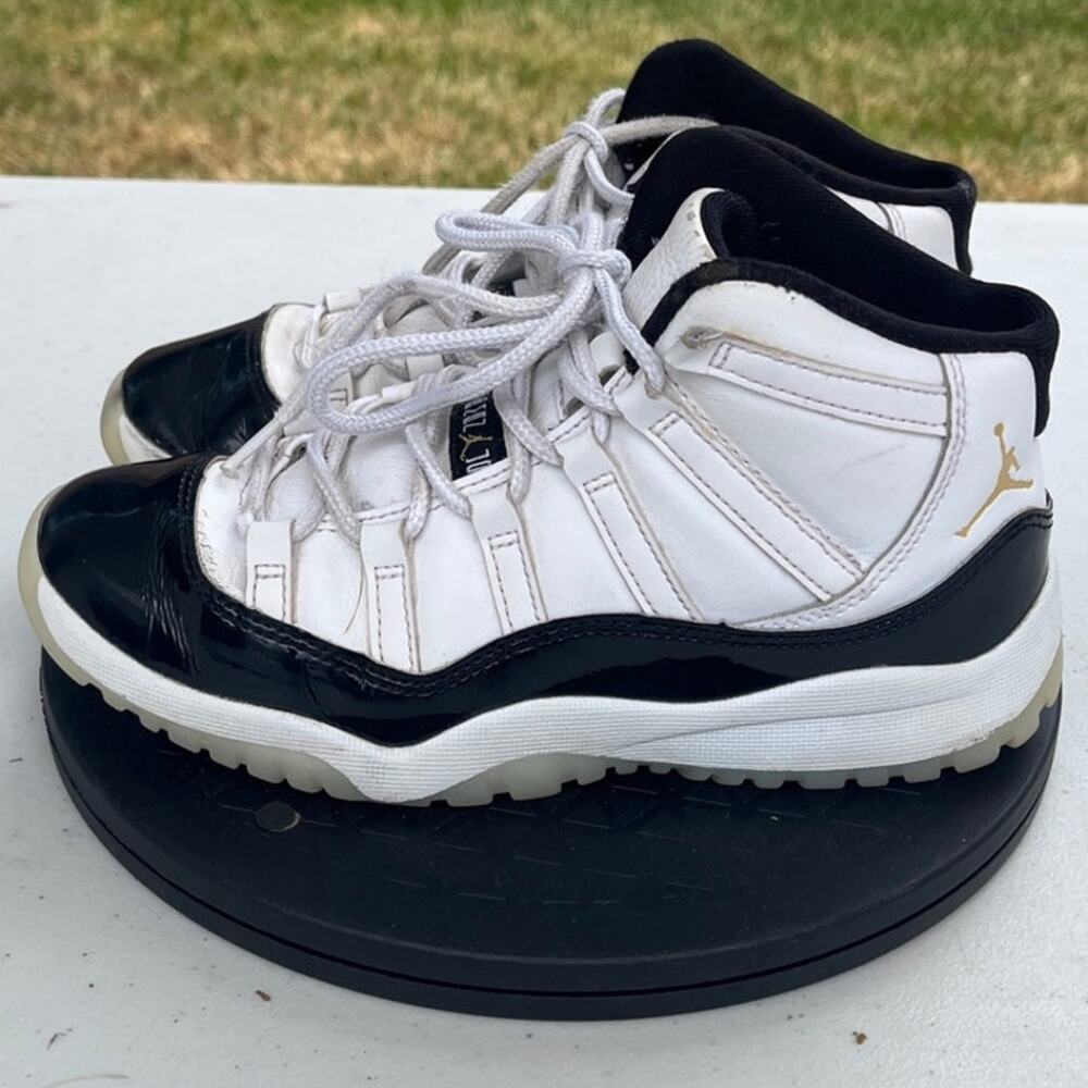 Boy Air Jordan 11 Retro 378039-170 Leather Running Athletic Sneaker SZ 2.5 White
